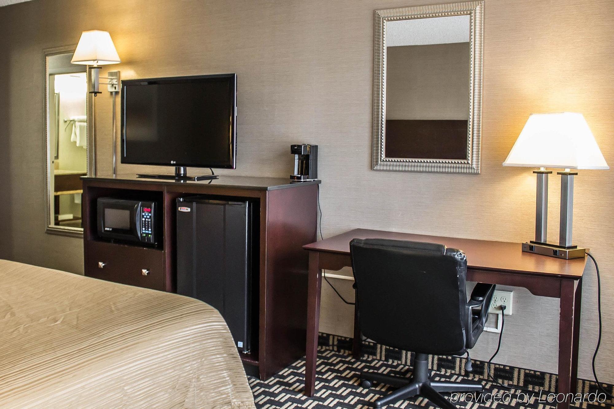 Quality Inn & Conference Center Акрон Екстер'єр фото