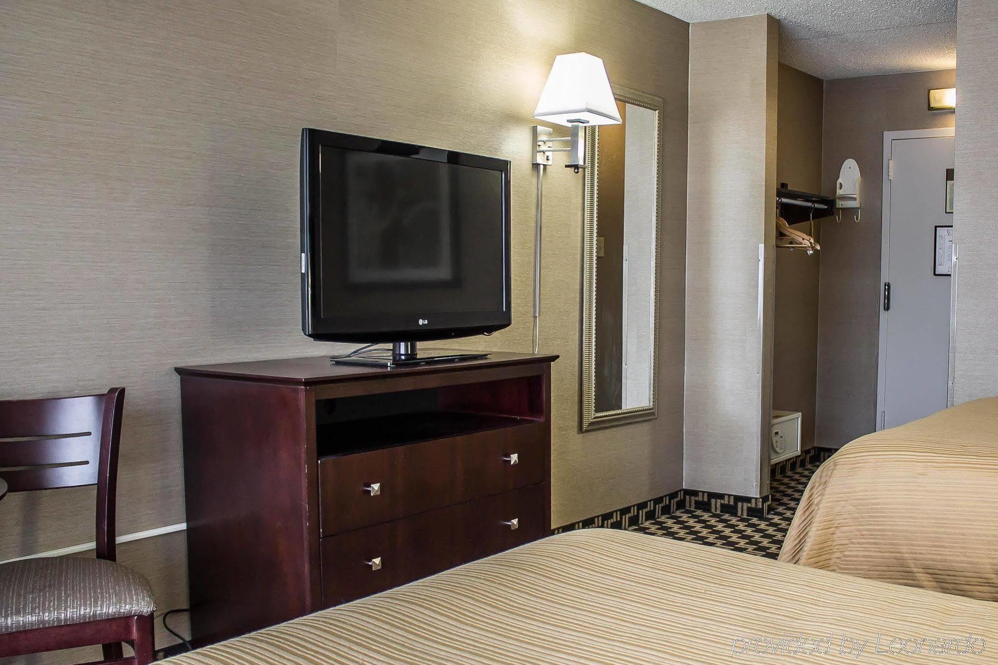 Quality Inn & Conference Center Акрон Екстер'єр фото
