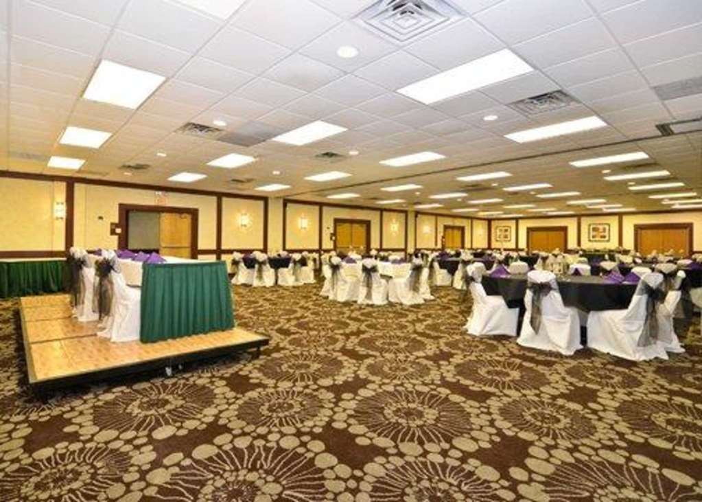 Quality Inn & Conference Center Акрон Ресторан фото