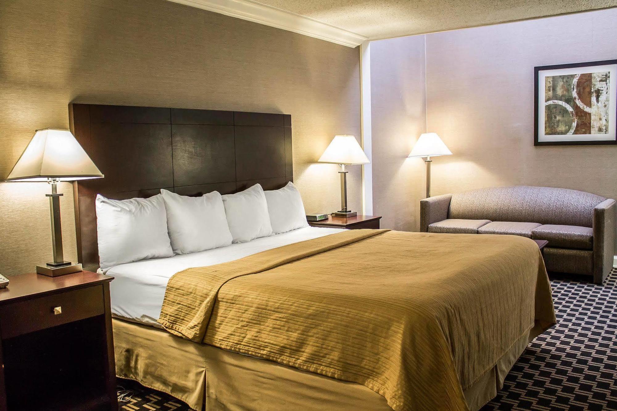 Quality Inn & Conference Center Акрон Екстер'єр фото