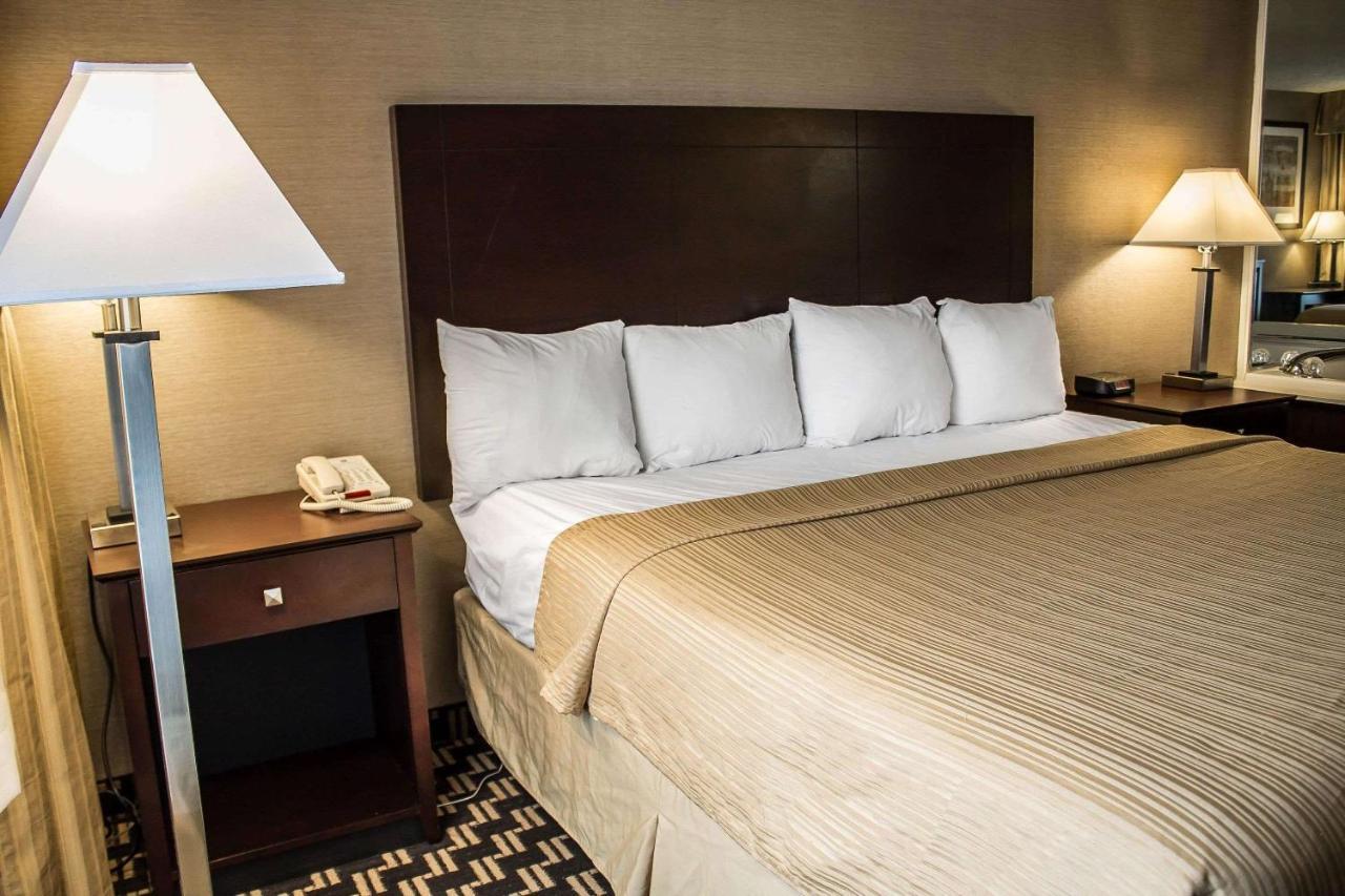 Quality Inn & Conference Center Акрон Екстер'єр фото