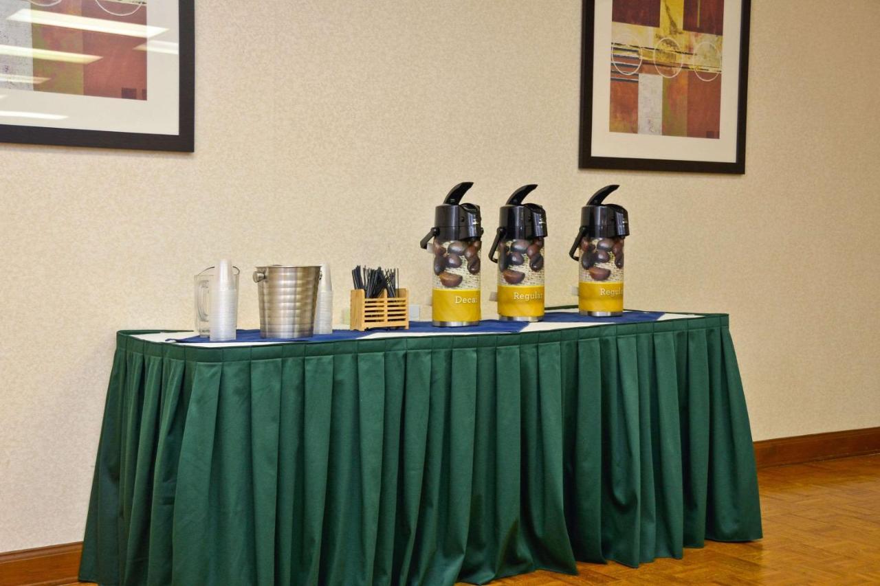 Quality Inn & Conference Center Акрон Екстер'єр фото
