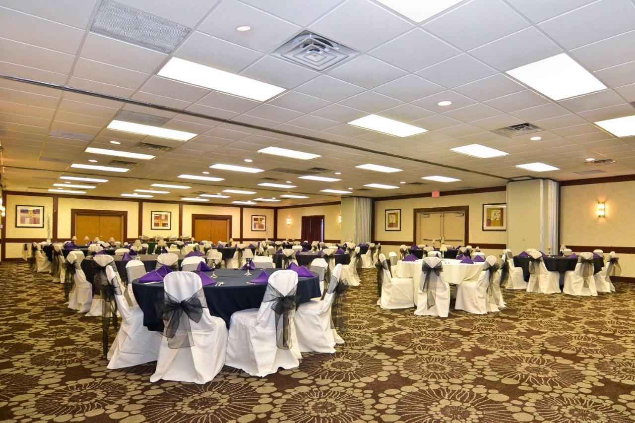 Quality Inn & Conference Center Акрон Екстер'єр фото