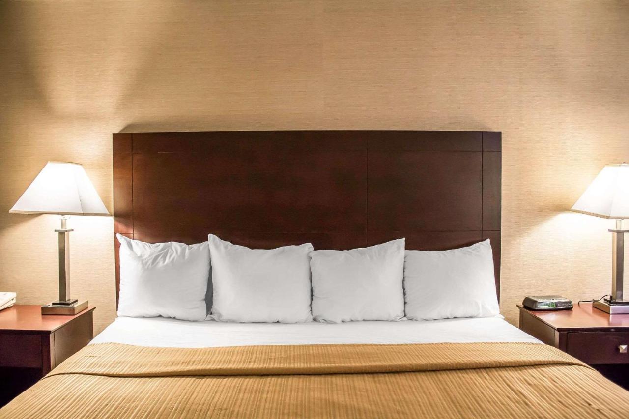 Quality Inn & Conference Center Акрон Екстер'єр фото
