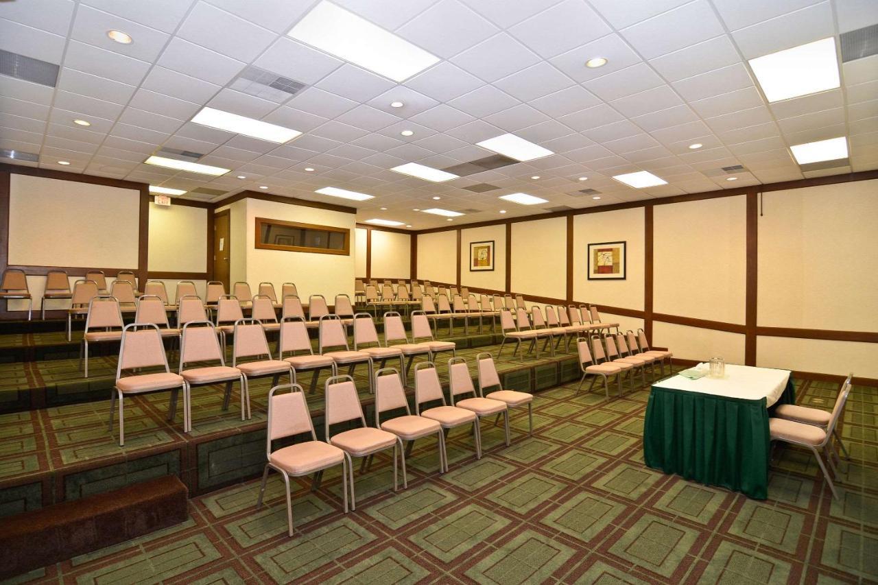 Quality Inn & Conference Center Акрон Екстер'єр фото