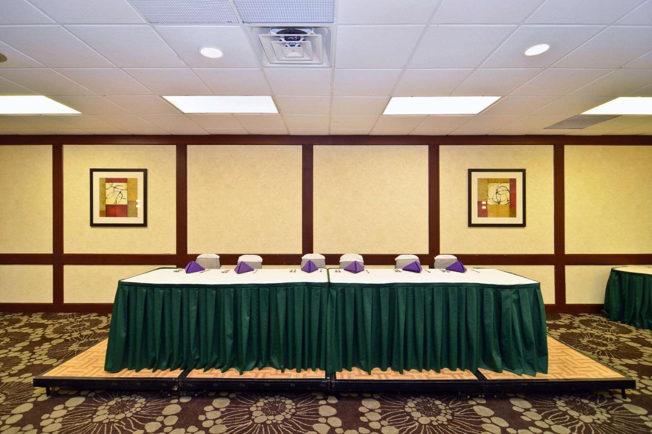 Quality Inn & Conference Center Акрон Екстер'єр фото