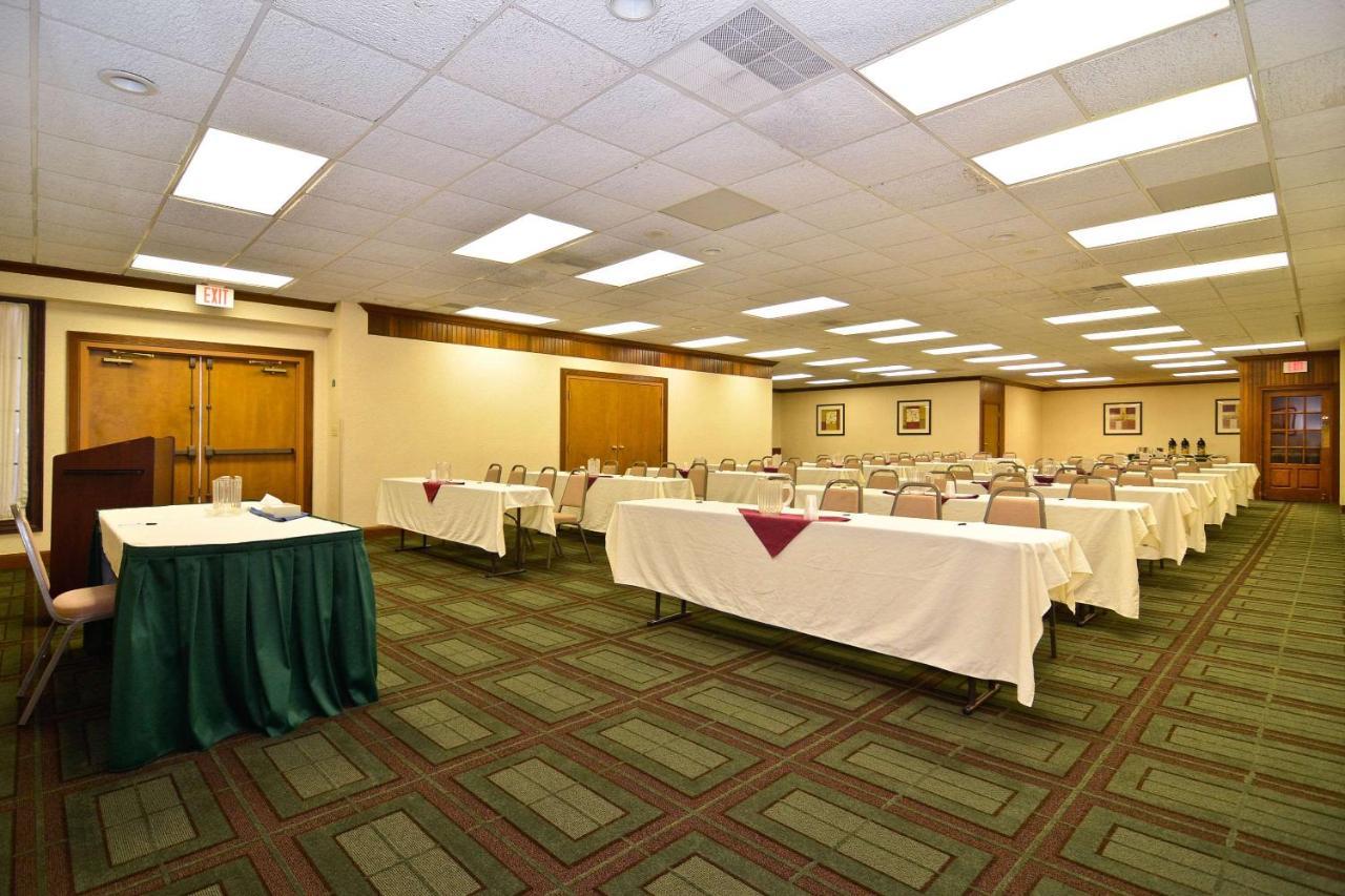 Quality Inn & Conference Center Акрон Екстер'єр фото
